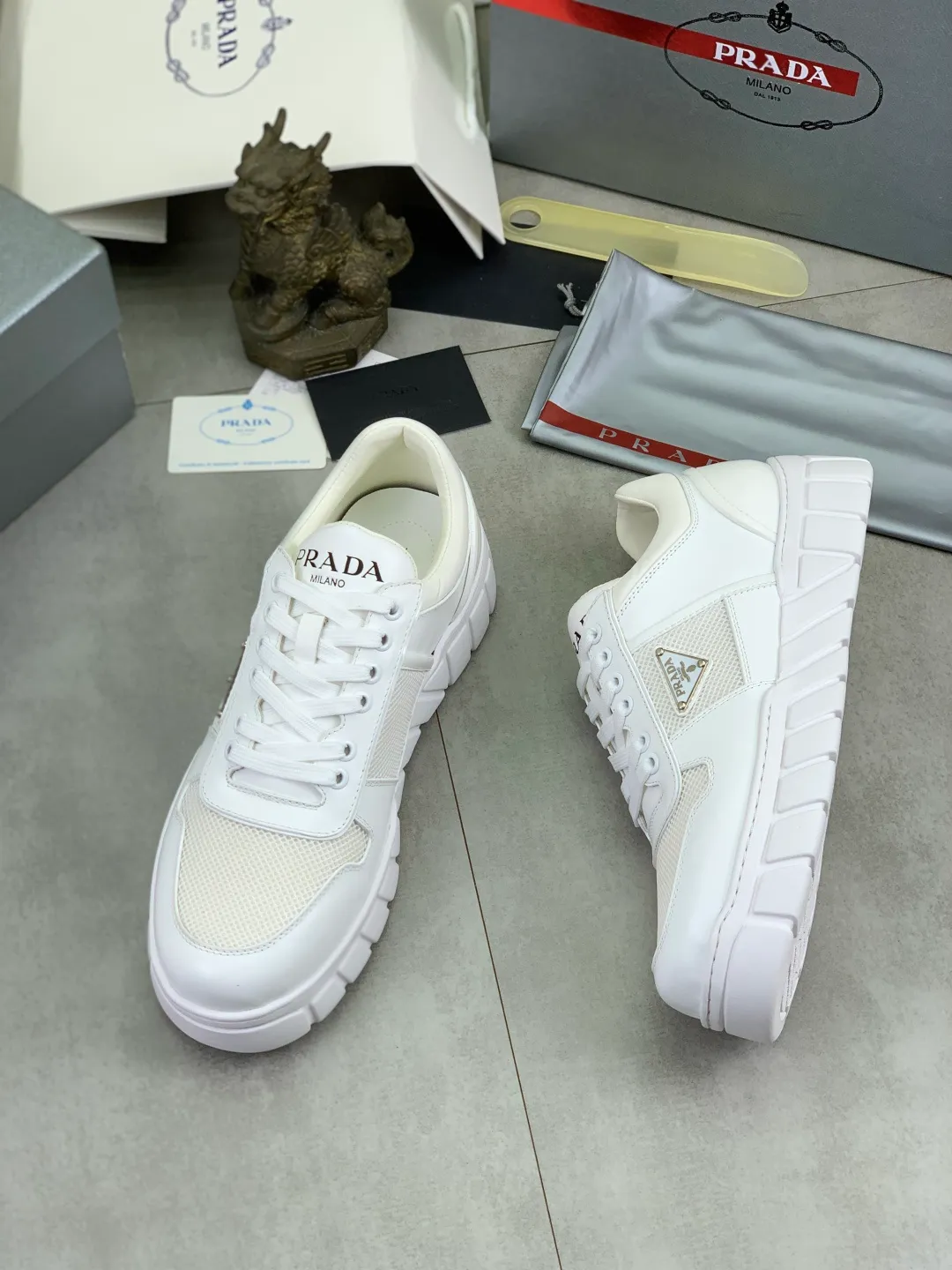 Men's men's shoes P560💰 [Real Price] Popular models are on the official website, 🆘 Trendy brand (Prada) mainly promotes popular models, avant-garde and versatile fashionable men's shoes private version mold opening, cowhide surface splicing 1:1.. Stylish and simple, original imported cowhide lining cowhide feet; the atmosphere and personality are more fashionable, eye-catching and pursuing class. It will subvert the old ideas and be a must-have for fashionistas who want to spend time with you! Must keep it! Tall and comfortable, large and low, high-end quality workmanship. Code number: 38-45 2️⃣optional.